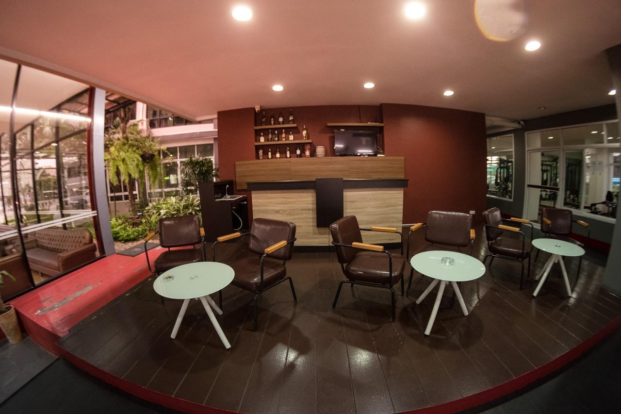 Apple Holiday Bangkok Extérieur photo